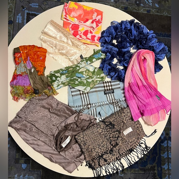 9️⃣Lot of 9 Random Scarves in Varying Colors/Sizes/Brands/Materials/Conditions - Picture 3 of 17